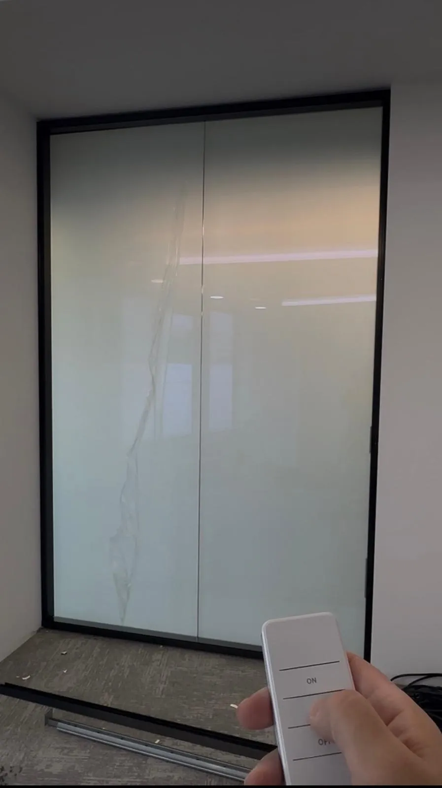 Folie inteligentă pentru birouri — proiect Inovatek