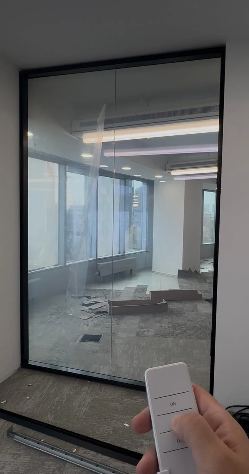 Folie inteligentă pentru birouri — proiect Inovatek