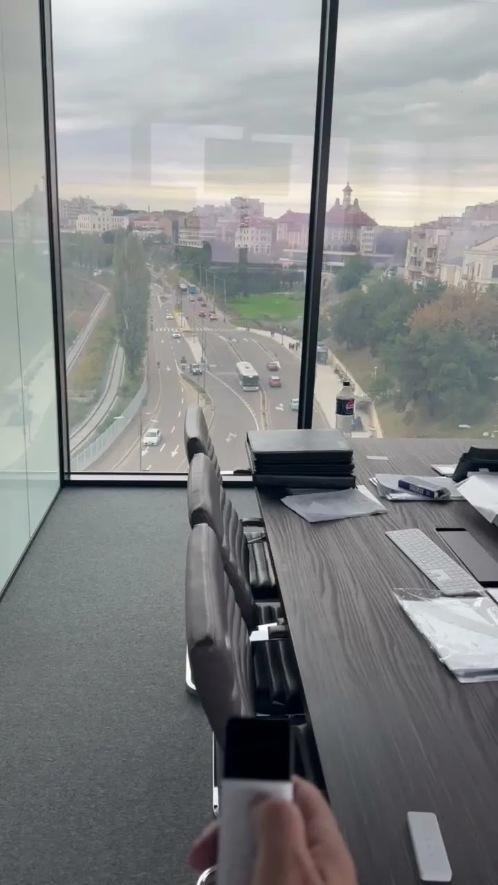 Folie inteligentă pentru birouri — proiect Inovatek