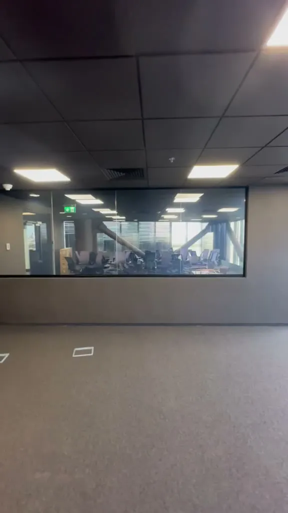 Folie inteligentă pentru birouri — proiect Inovatek