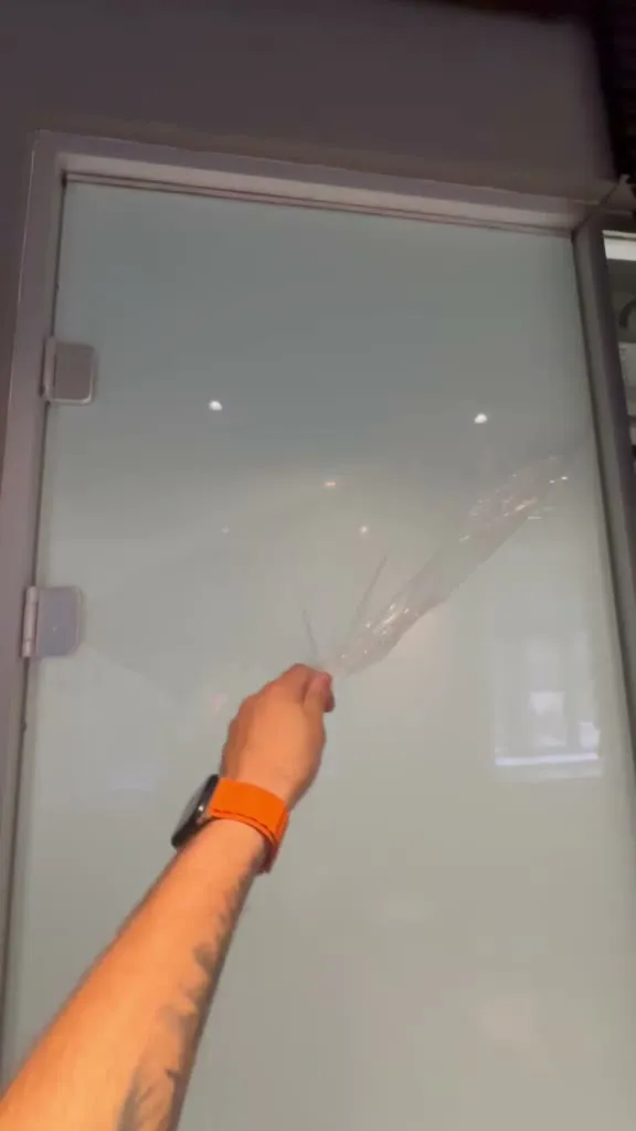 Folie inteligentă pentru birouri — proiect Inovatek