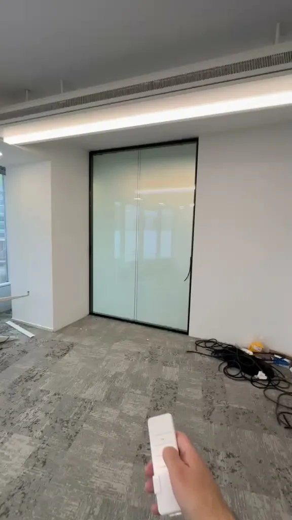 Folie inteligentă pentru birouri — proiect Inovatek