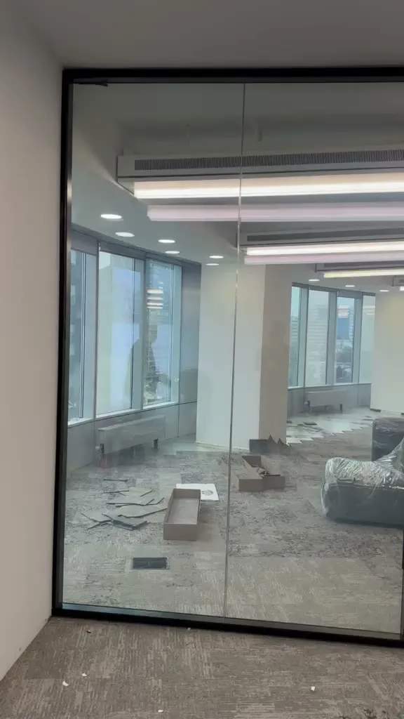 Folie inteligentă pentru birouri — proiect Inovatek