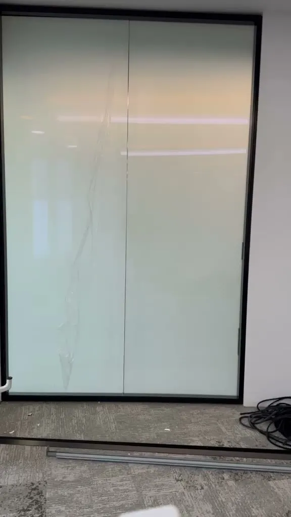 Folie inteligentă pentru birouri — proiect Inovatek