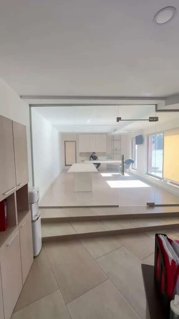 Folie inteligentă pentru birouri — proiect Inovatek