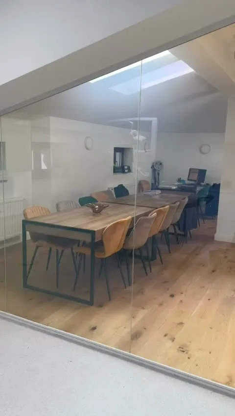 Smart film pentru clinici medicale — proiect Inovatek