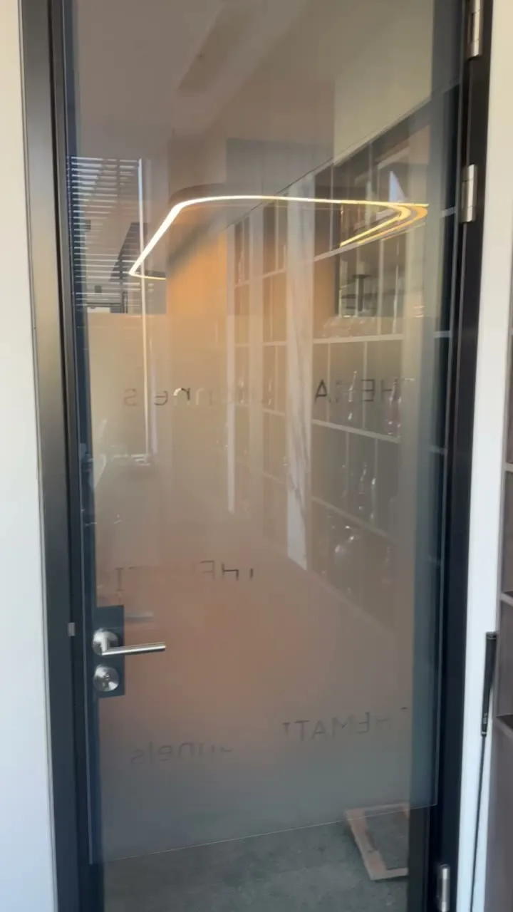 Smart film pentru hoteluri și restaurante — proiect Inovatek