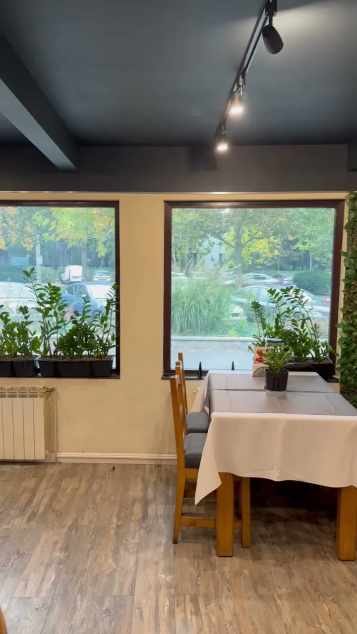 Smart film pentru hoteluri și restaurante — proiect Inovatek