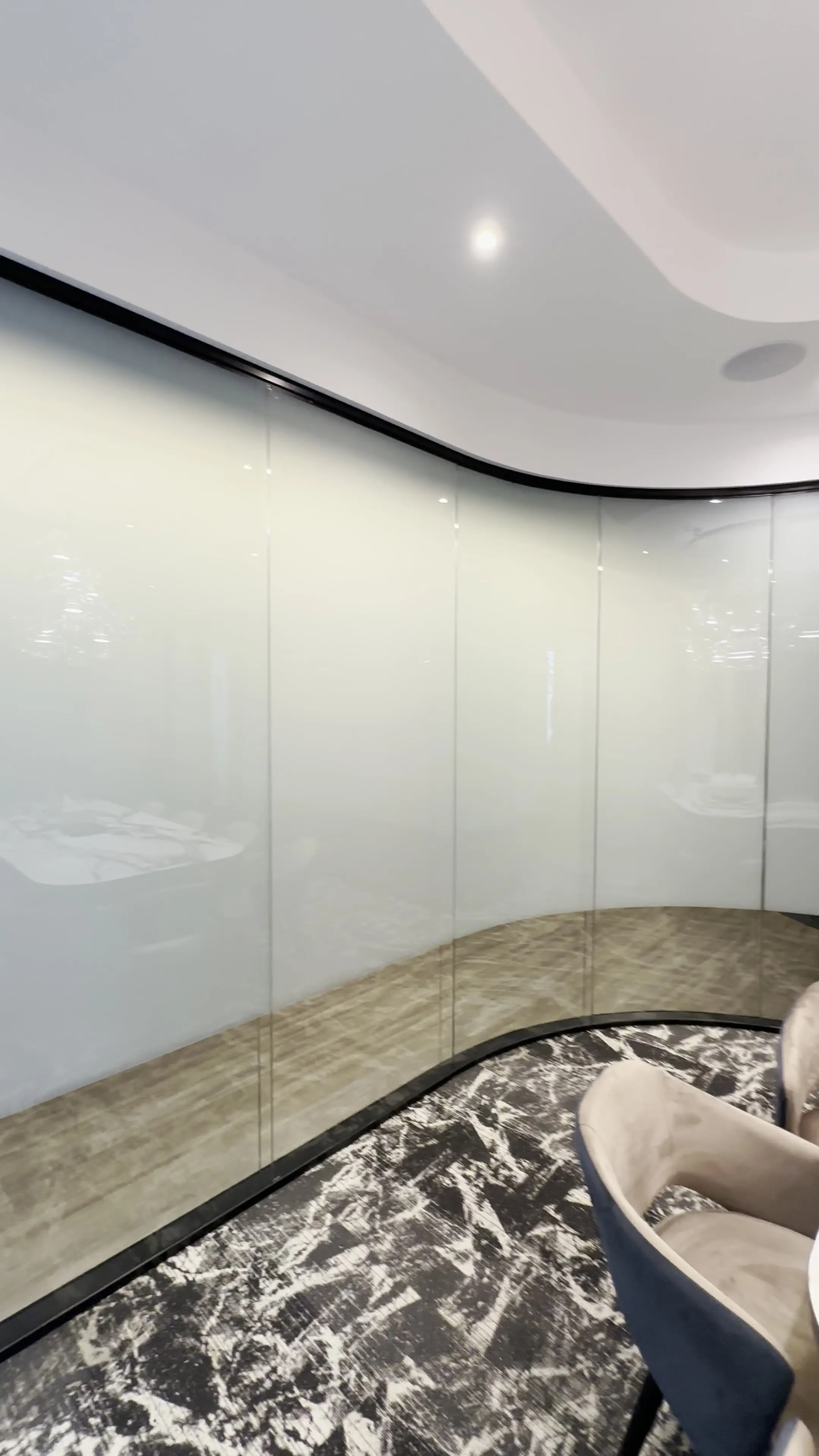 Smart film pentru hoteluri și restaurante — proiect Inovatek