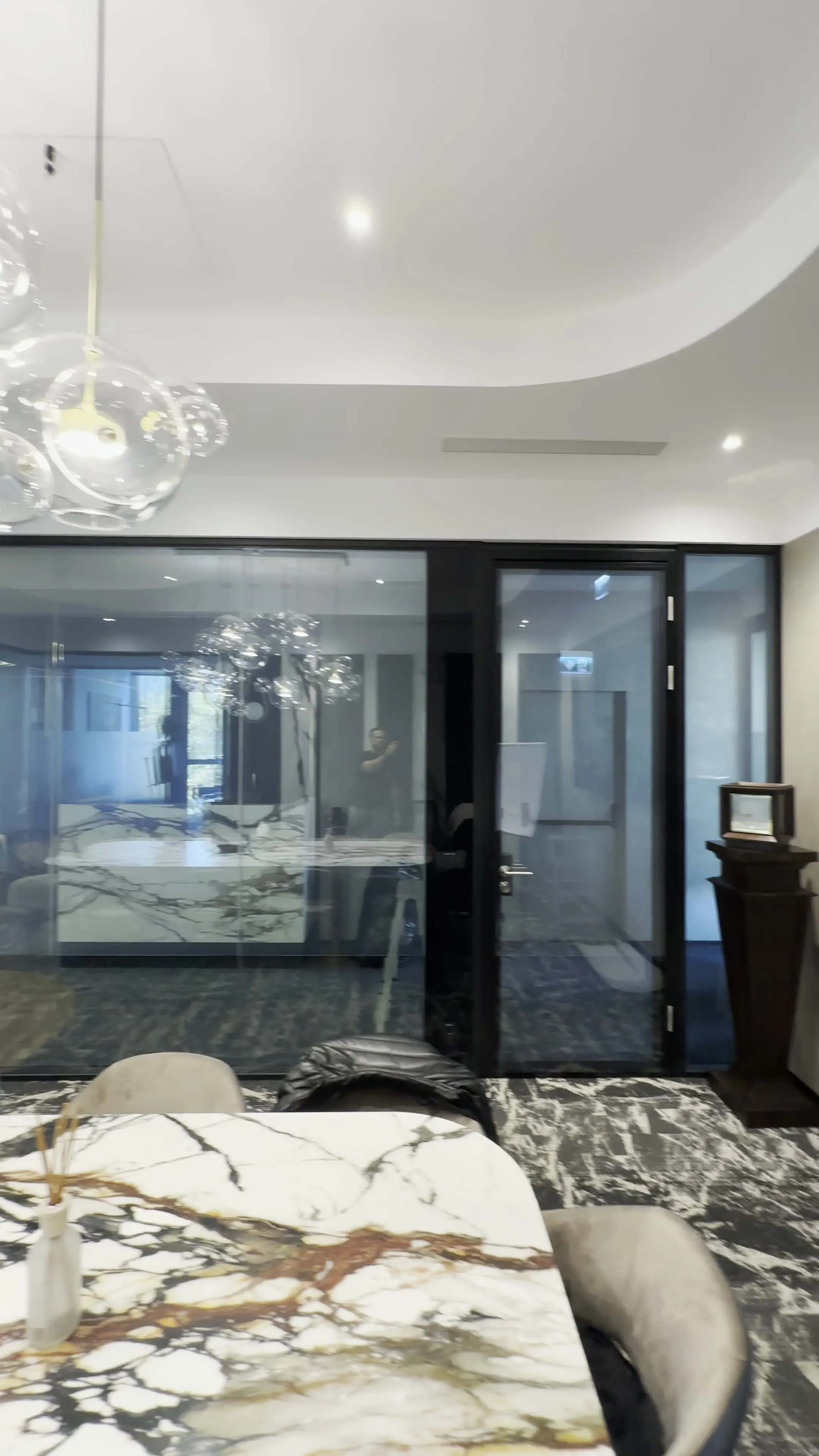 Smart film pentru hoteluri și restaurante — proiect Inovatek